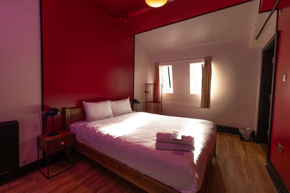 Economy Room | WiFi (free), individually decorated, individually furnished, bed sheets