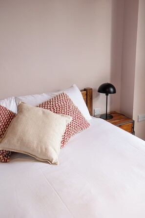 Standard Room | Individually decorated, individually furnished, free WiFi, bed sheets - Malacuna Manchester (Manchester)