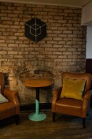 Toaster, cookware/dishes/utensils