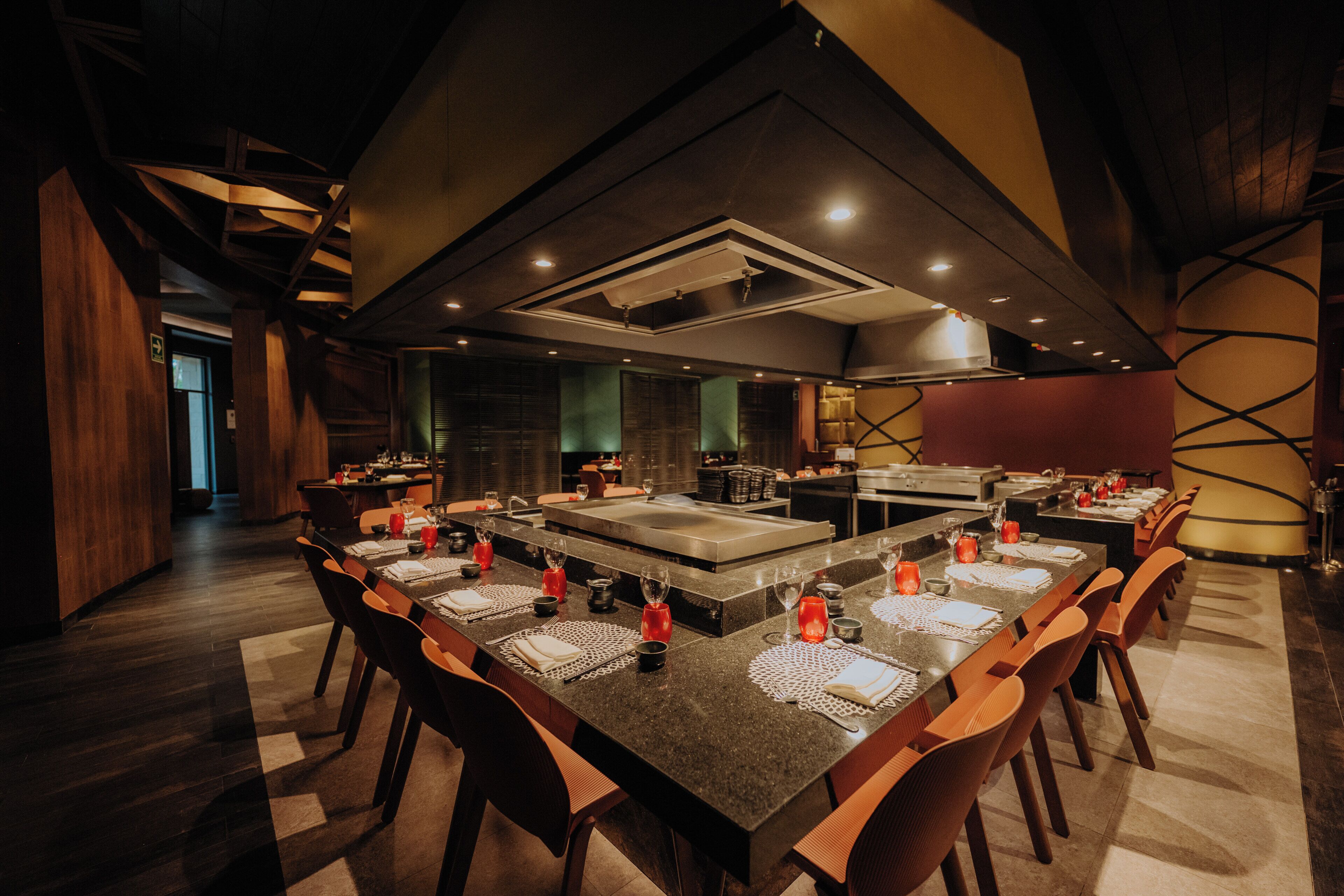 5 restaurants; breakfast, lunch, and dinner served