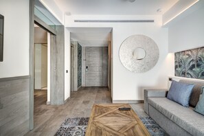 Privileged Suite | Minibar, in-room safe, desk, laptop workspace - Catalonia Playa Maroma – All Inclusive (Playa del Carmen)