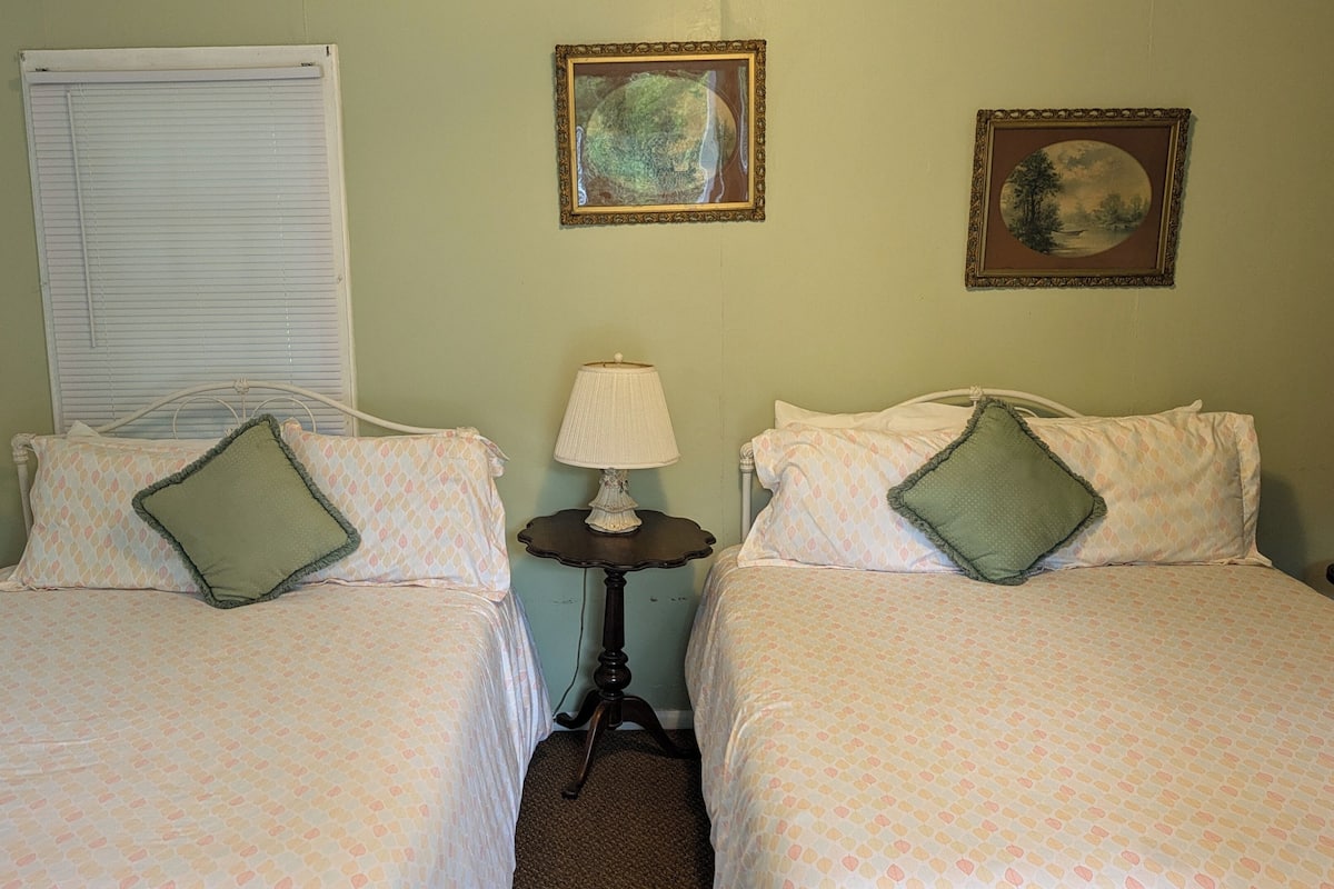 2 bedrooms, individually decorated, individually furnished