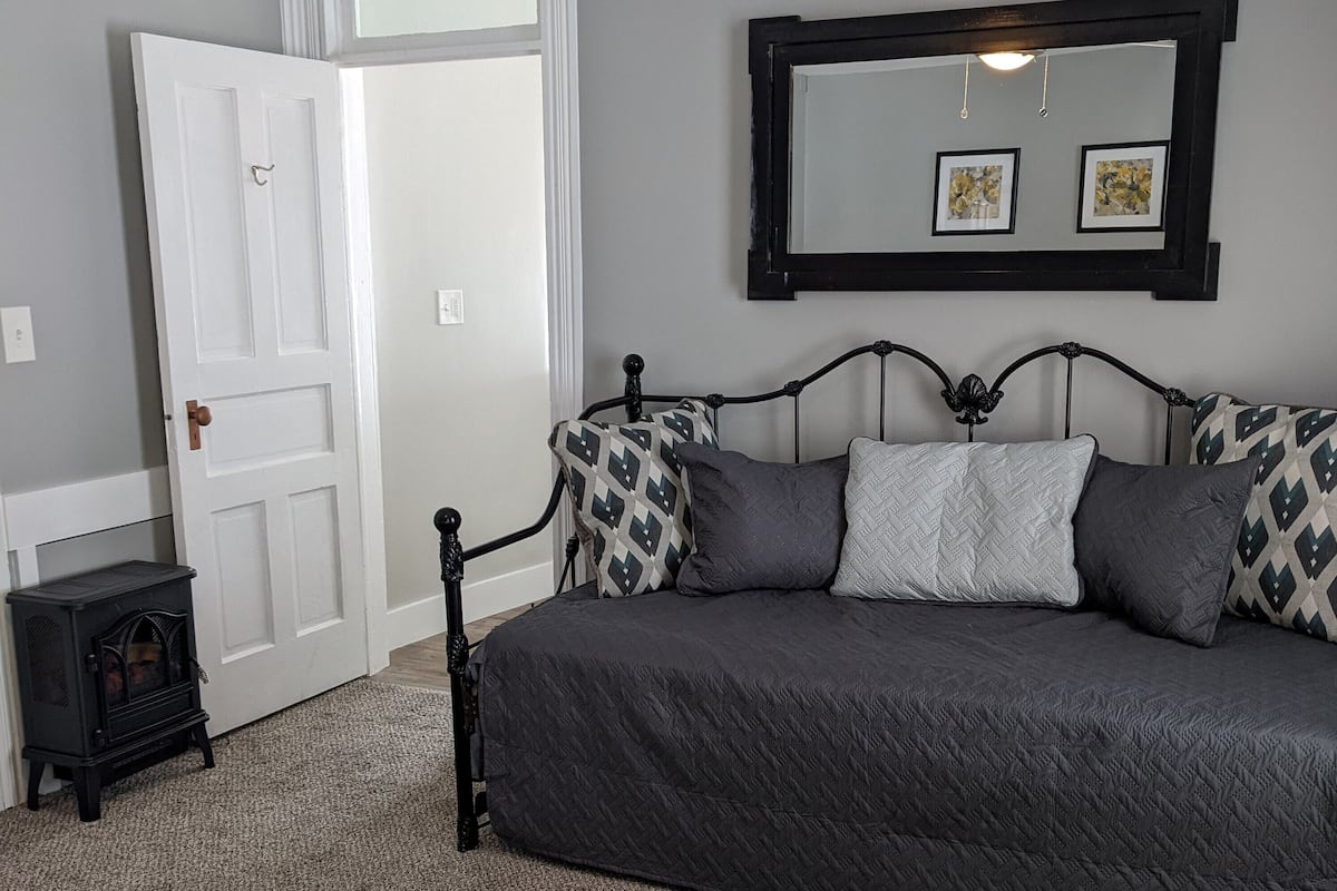 2 bedrooms, individually decorated, individually furnished