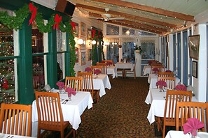 Breakfast, lunch, dinner served; American cuisine - The Inn at Starlight Lake (Starlight)