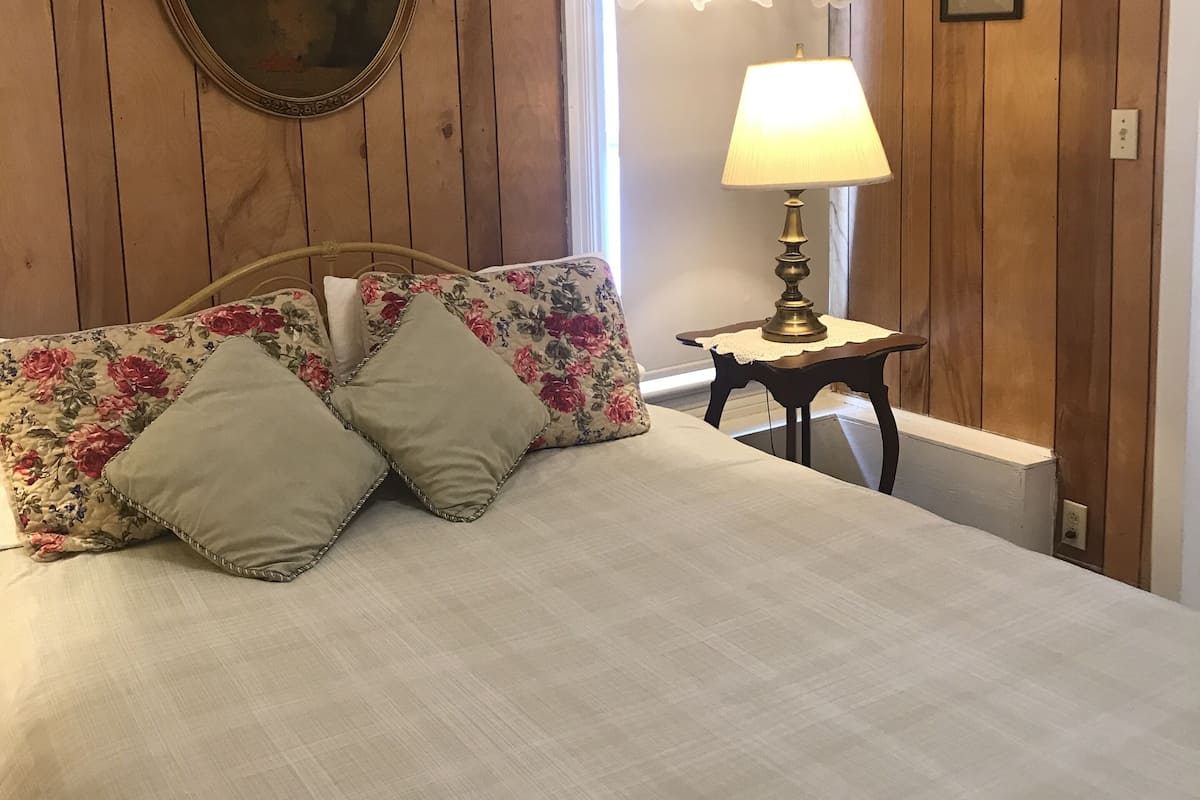 2 bedrooms, individually decorated, individually furnished