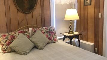 Main House Queen Hillside | 2 bedrooms, individually decorated, individually furnished