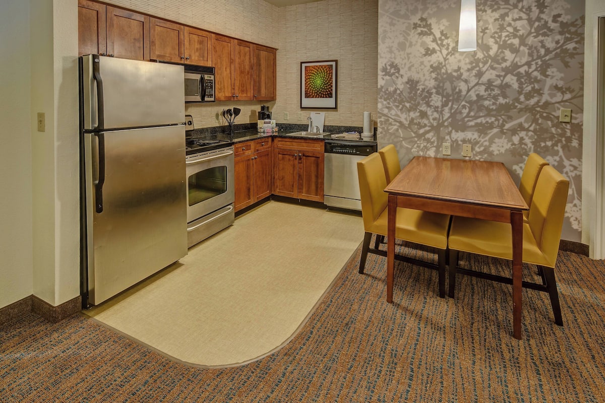 suite, 1 double bed | 1 bedroom, desk, laptop workspace, blackout curtains