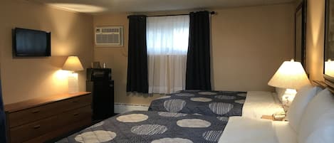 Family Suite | Blackout curtains, iron/ironing board, free WiFi, bed sheets