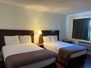 Hypo-allergenic bedding, iron/ironing board, free WiFi, bed sheets