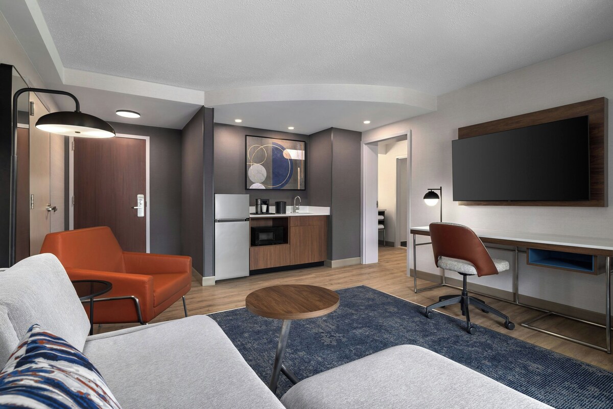 Suite, 1 King Bed with Sofa bed | Private kitchen | Coffee/tea maker, fridge, microwave