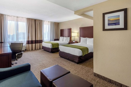 Suite, Non Smoking | Desk, iron/ironing board, free cots/infant beds, rollaway beds. Comfort Inn St Petersburg North