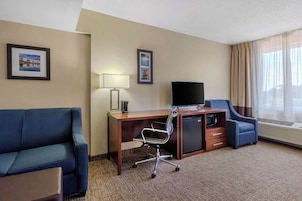 Suite, Non Smoking | Desk, iron/ironing board, free cribs/infant beds, rollaway beds