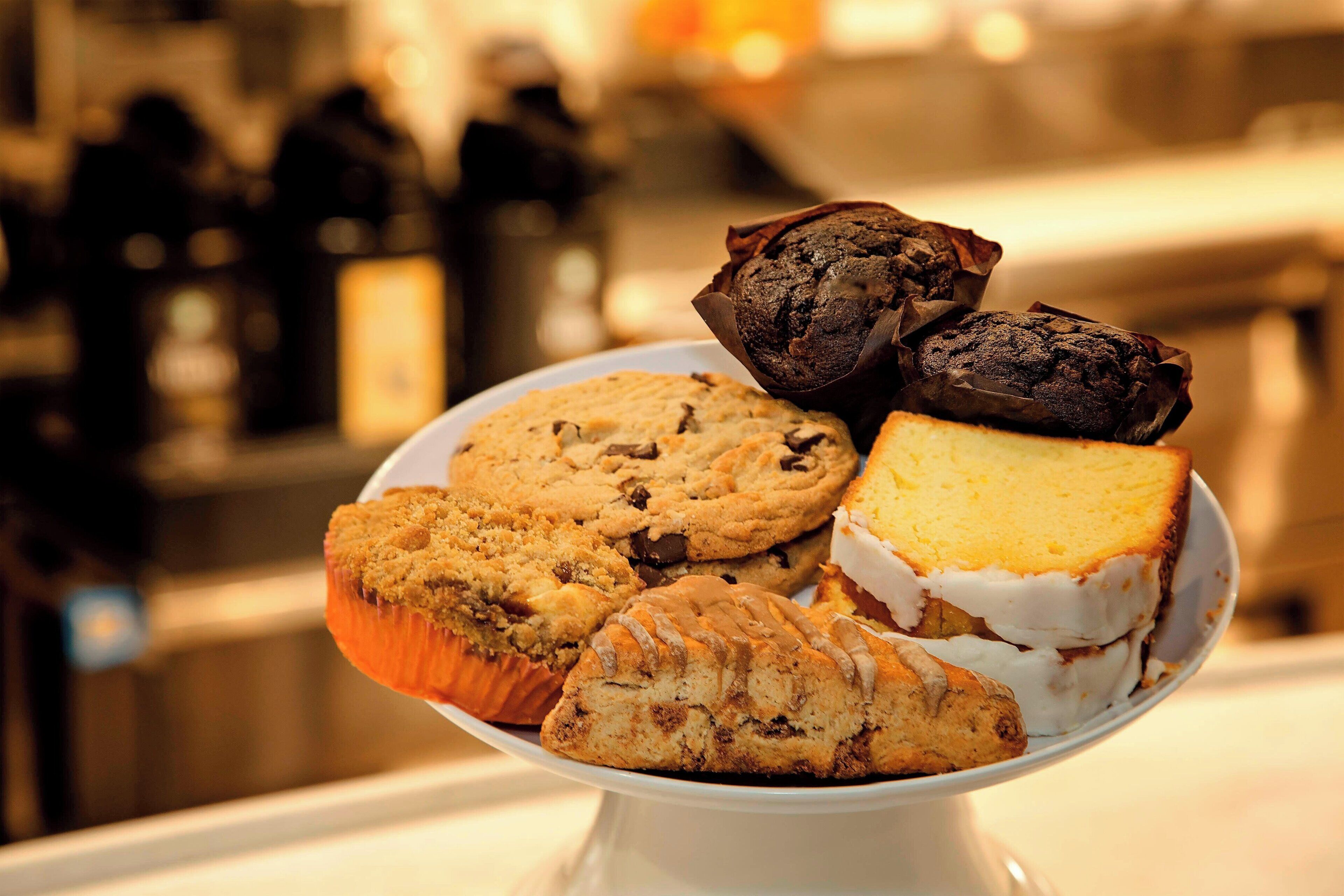 breakfast and dinner served, american cuisine