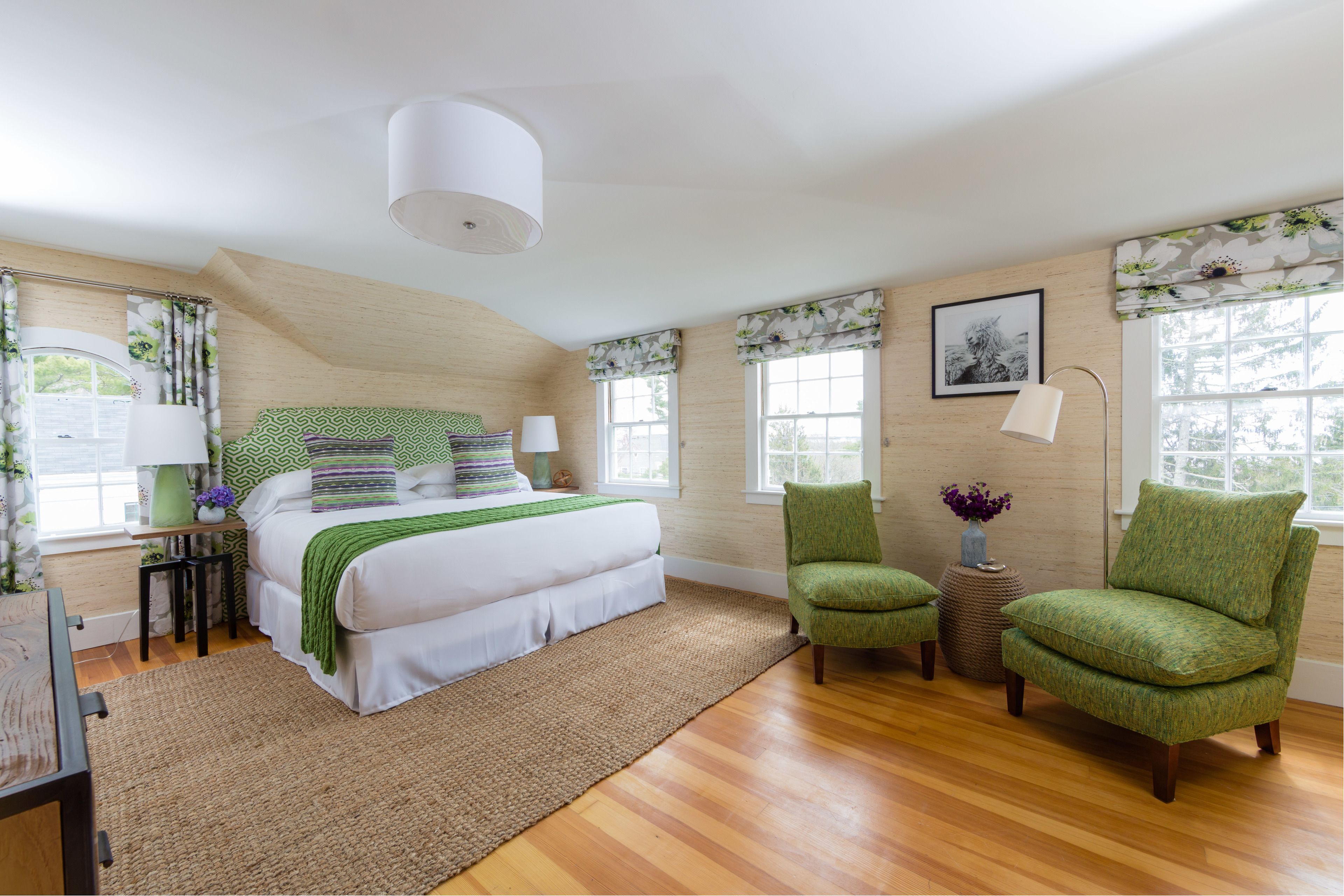 classic room, 1 king bed | premium bedding, iron/ironing board, free wifi, bed sheets