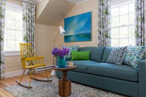 Deluxe Suite, 1 King Bed and Sofa Bed | 1 Schlafzimmer, hochwertige Bettwaren, Bügeleisen/Bügelbrett