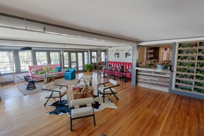 Lobby sitting area - Whitehall (Camden)