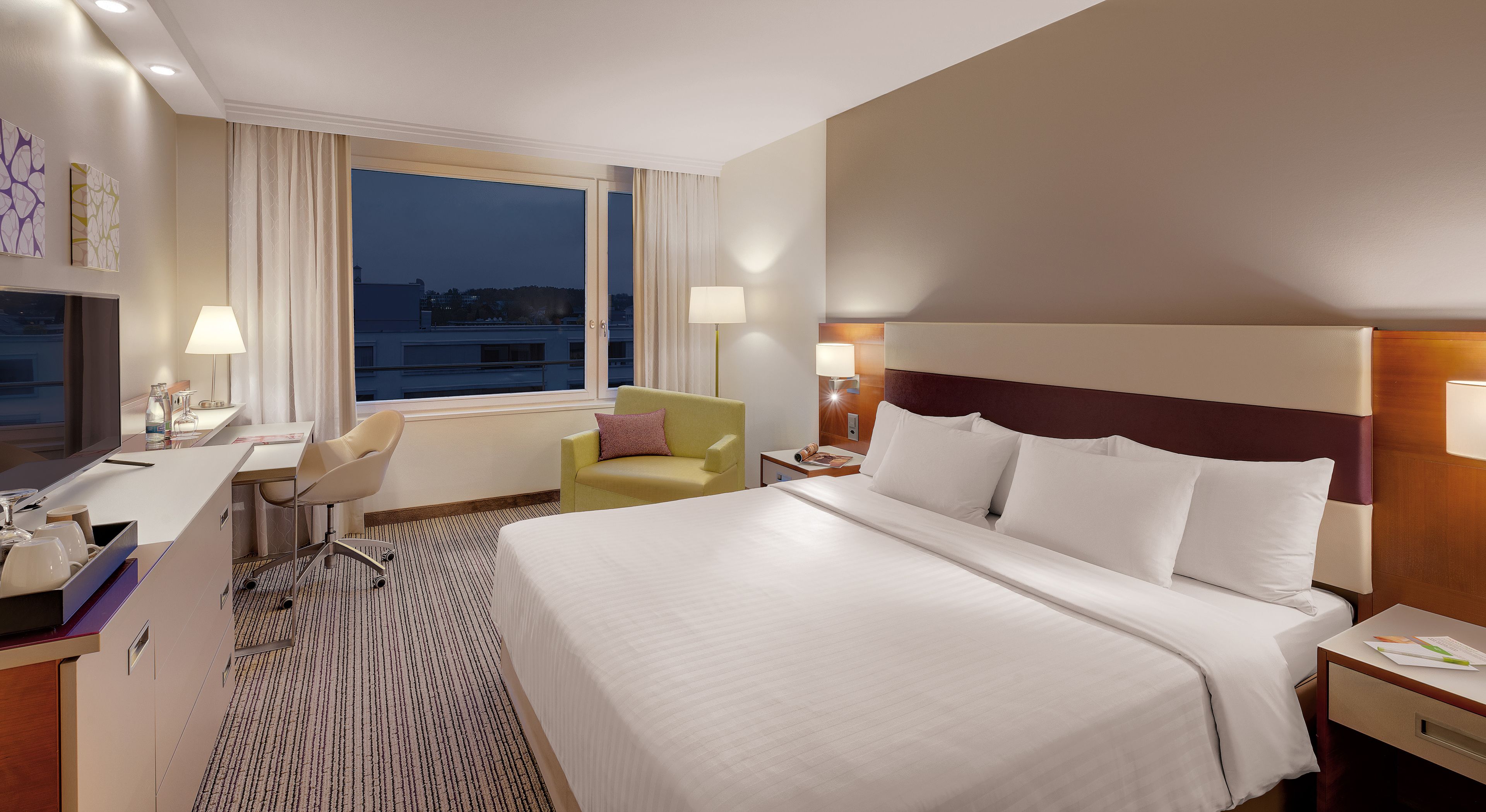 room (my climate) | premium bedding, in-room safe, desk, laptop workspace