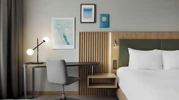 Seprai premium, brankas, meja kerja, dan ruang kerja ramah laptop