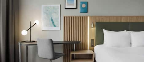 Sengetøy av topp kvalitet, safe på rommet og skrivebord