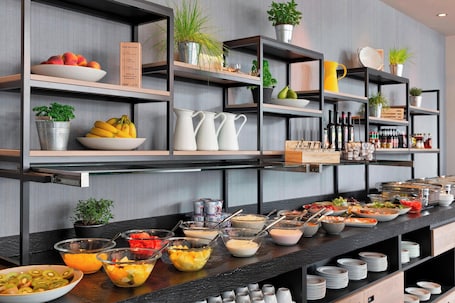 Colazione completa, servita tutte le mattine (30 CHF a persona)