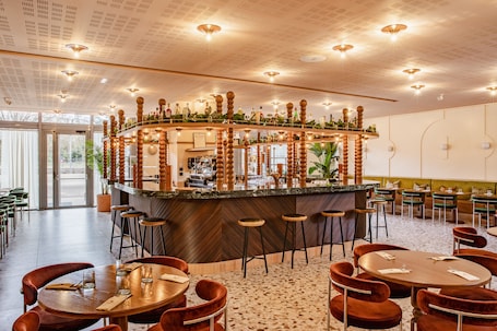 Breakfast, lunch, dinner served; Italian cuisine, garden views