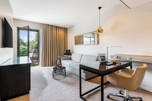 Suite, 1 Queen Bed, Balcony