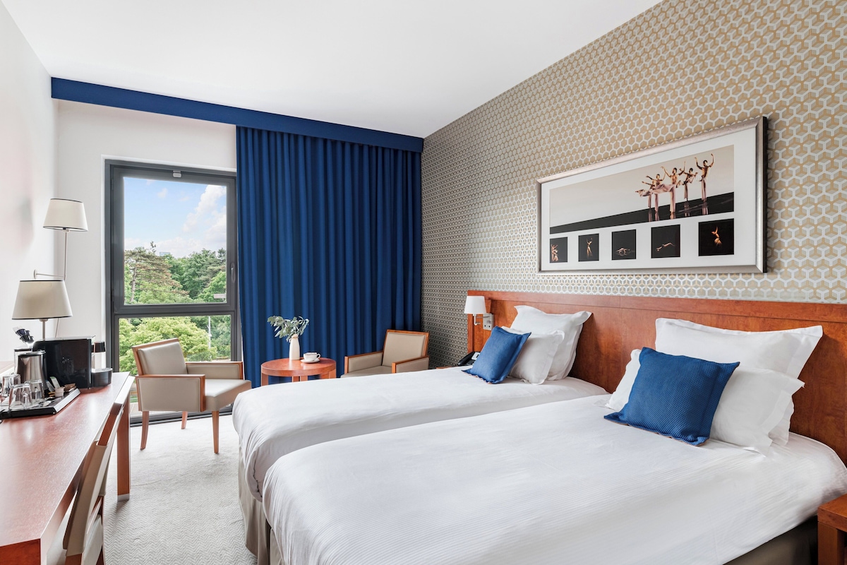 Premium Room, 1 Twin Bed | In-room safe, desk, blackout drapes, soundproofing
