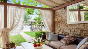 Property grounds - Petrino Suites Hotel (Kassandra)