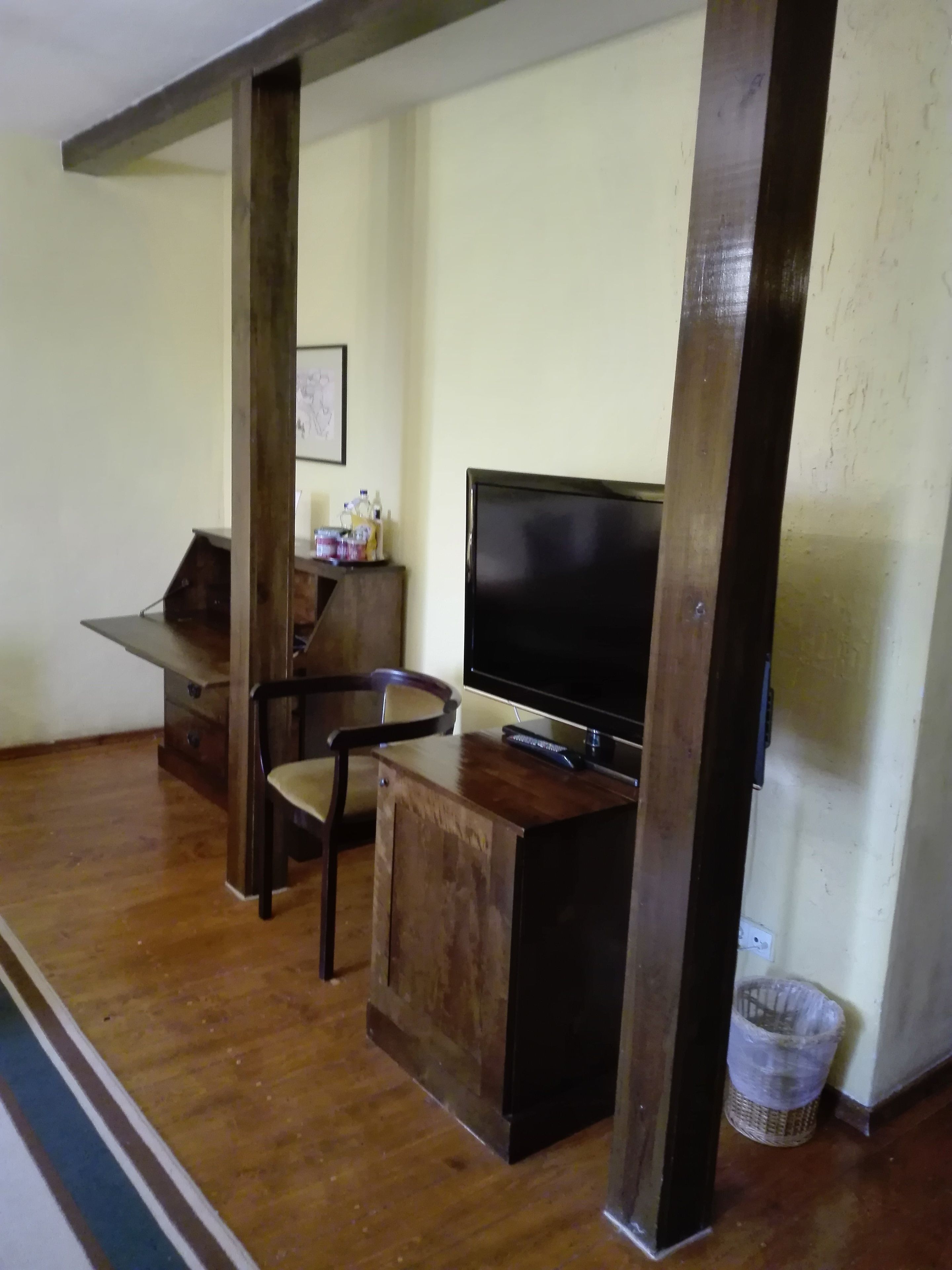 deluxe twin room | minibar, in-room safe, desk, blackout curtains