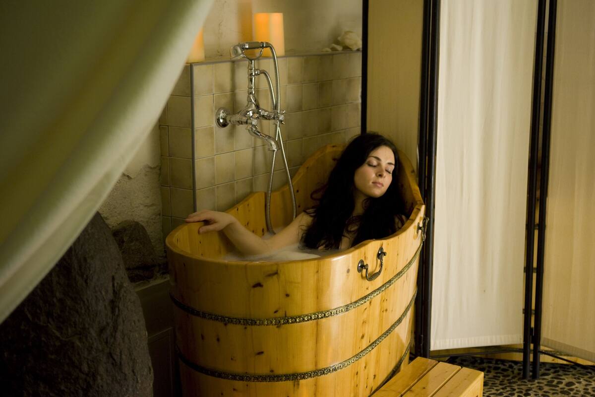 deep-soaking bathtub