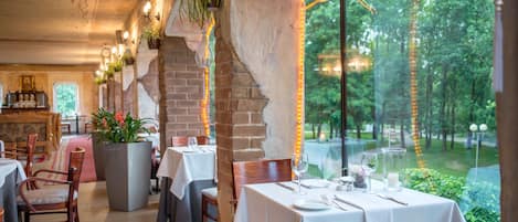 Se sirven almuerzos y cenas, cocina internacional