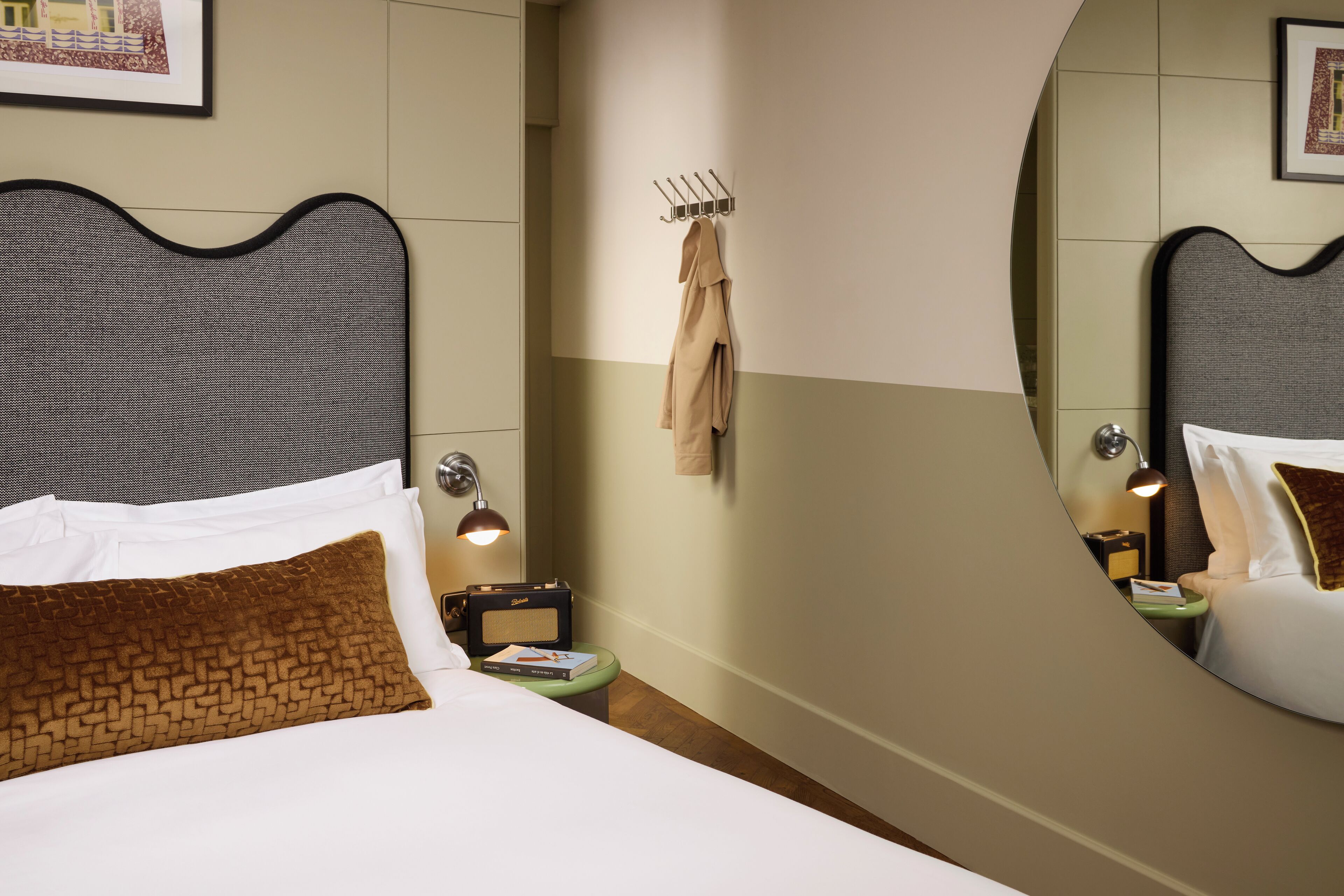 Cosy Double | Safe på rommet, skrivebord, lydisolert og strykejern/-brett