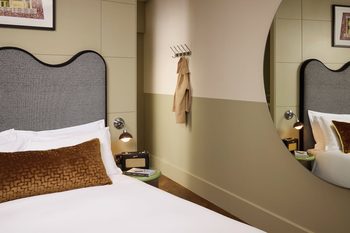 Cosy Double | Safe på rommet, skrivebord, lydisolert og strykejern/-brett