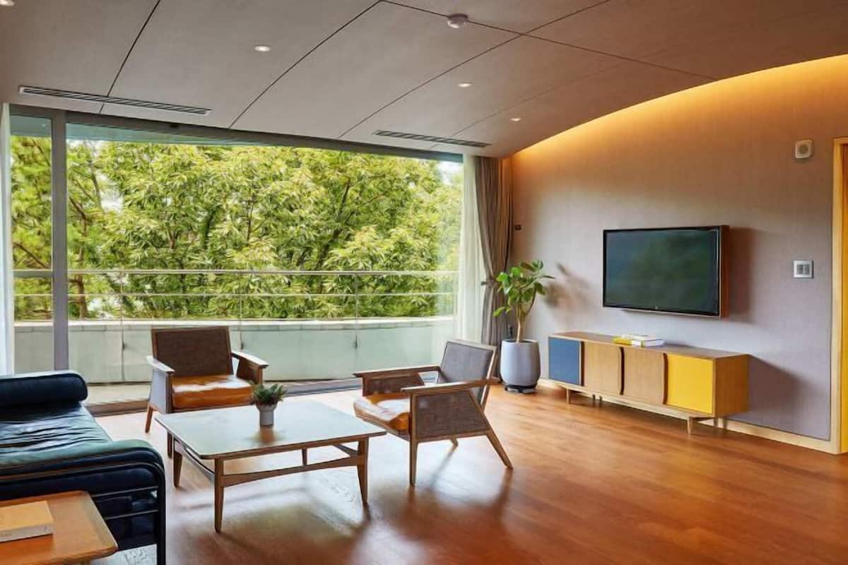 Een 42-inch lcd-televisie met kabelzenders, een televisie en betaalfilms