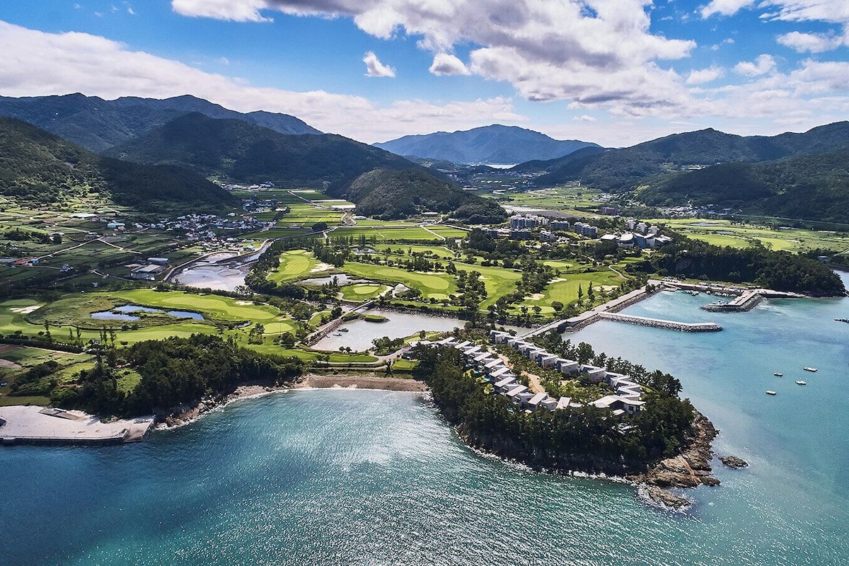 2 bedrooms, minibar, in-room safe, blackout drapes