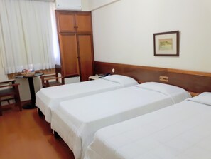 Minibar, escritorio, cortinas blackout y wifi gratis 