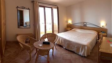 Camera Superior - Vista Mare | Lenzuola Frette, minibar, una cassaforte in camera, una scrivania