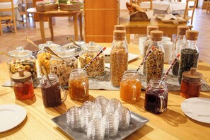 Tägliches inbegriffenes kontinentales Frühstück