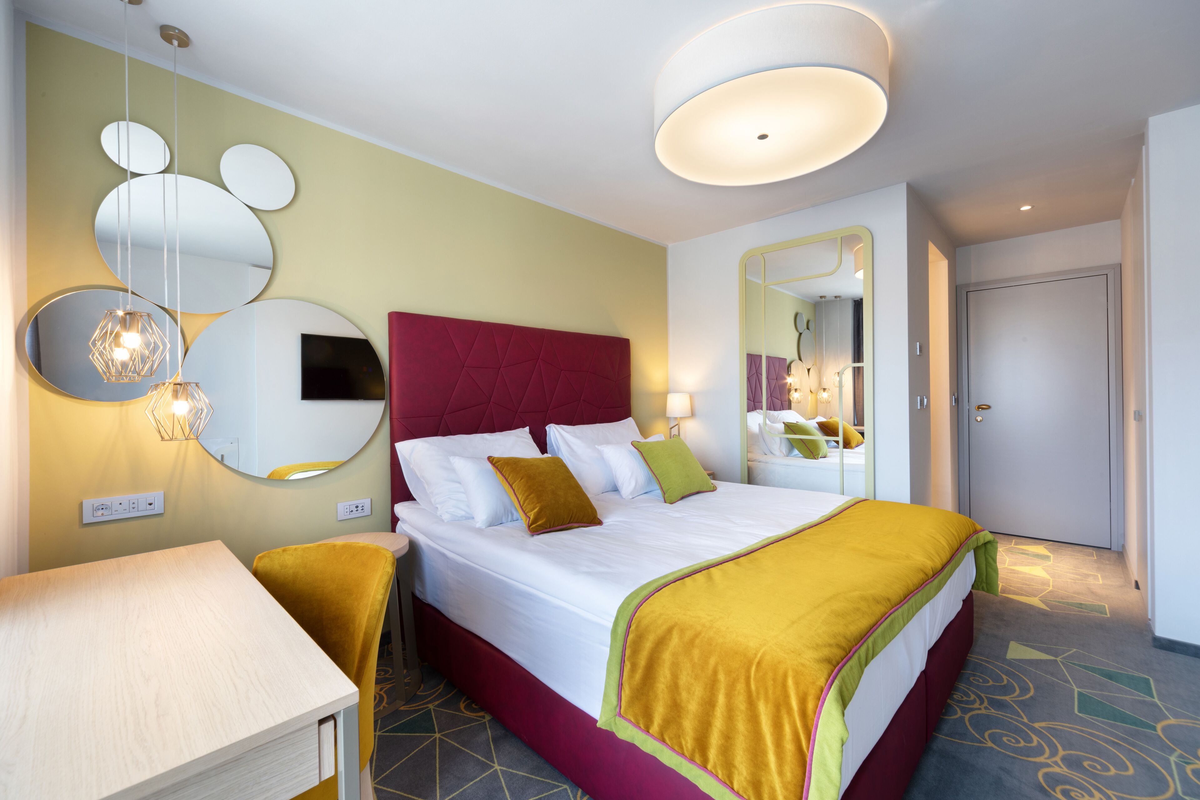 standard double room, balcony | 1 bedroom, minibar, in-room safe, desk