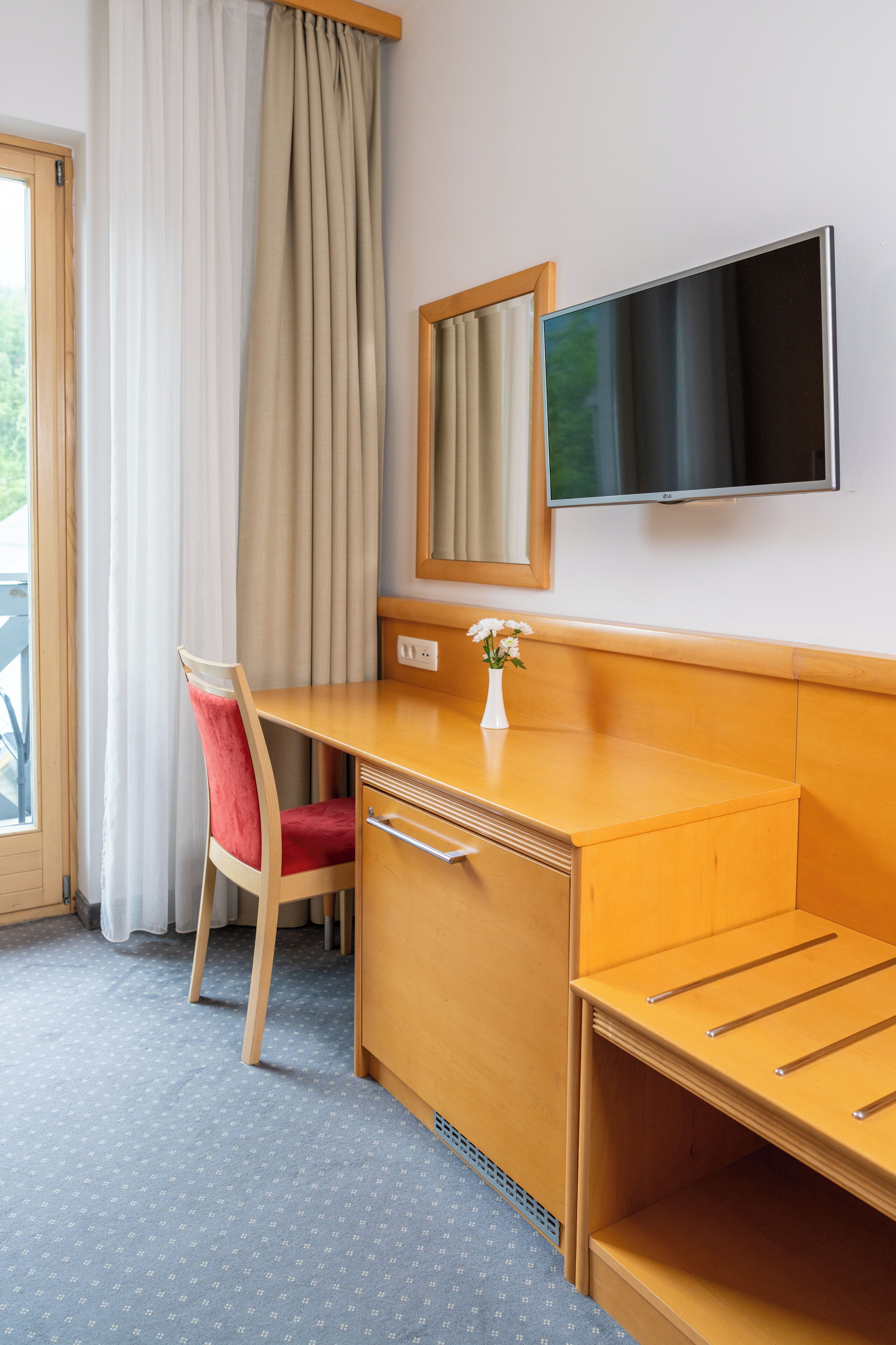 superior single room, balcony | in-room safe, desk, iron/ironing board, free wifi