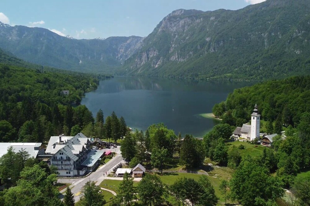 Hotel Jezero