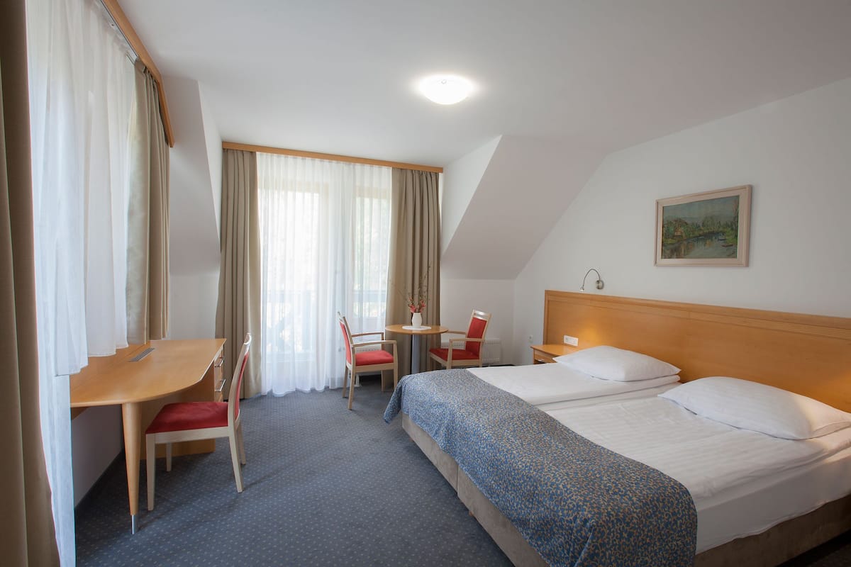 Superior-Doppel- oder -Zweibettzimmer, Balkon | Zimmersafe, Schreibtisch, Bügeleisen/Bügelbrett, kostenloses WLAN