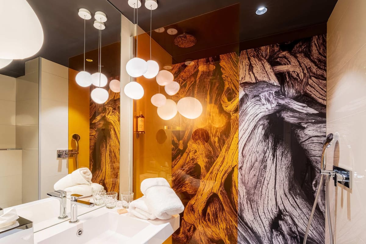 Classic Room, 1 Double Bed | Premium bedding, minibar, in-room safe, desk