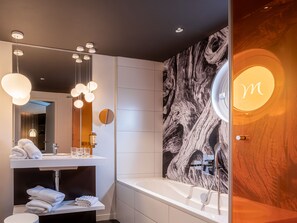 Privilege, Zimmer, 1 Doppelbett | Badezimmer | Dusche, umweltfreundliche Kosmetikartikel, Haartrockner, Handtücher