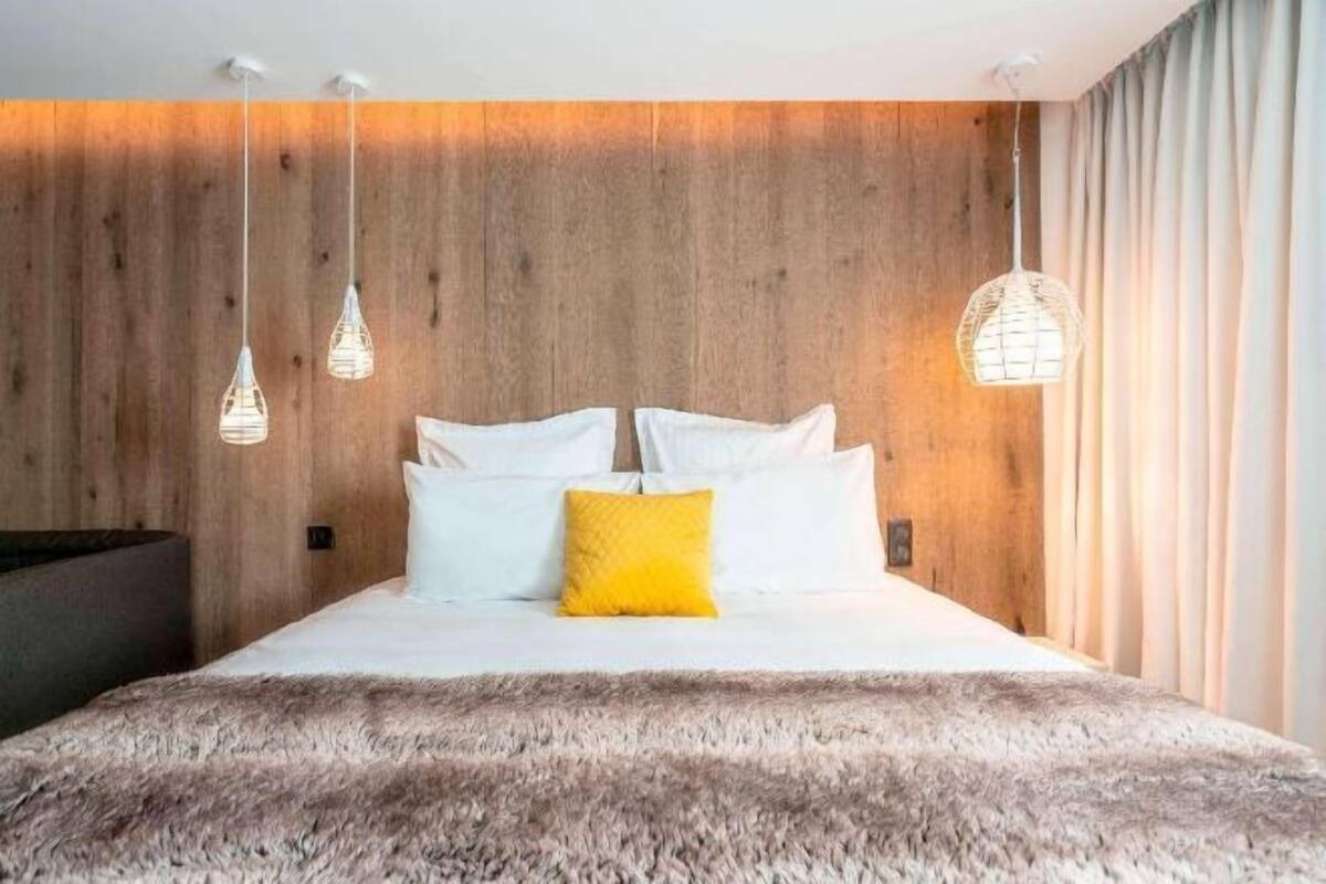Hochwertige Bettwaren, Minibar, Zimmersafe, Schreibtisch