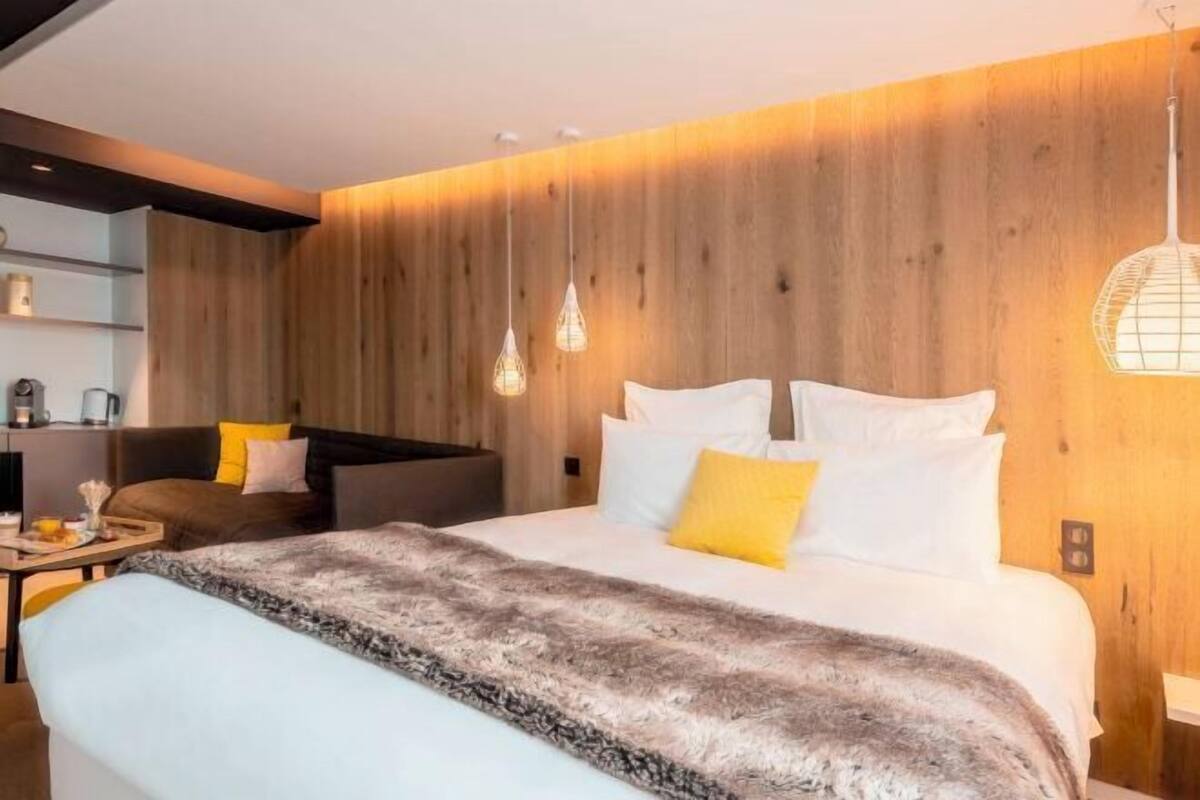 Hochwertige Bettwaren, Minibar, Zimmersafe, Schreibtisch