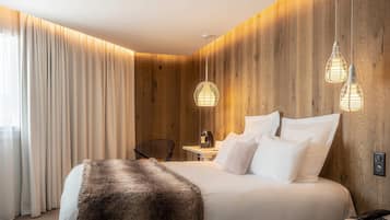 Classic Room, 1 Double Bed | Premium bedding, minibar, in-room safe, desk