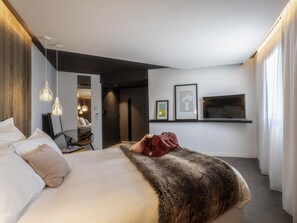 Premium bedding, minibar, in-room safe, desk