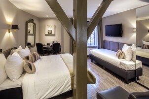 Colchones con pillow-top, minibar y caja de seguridad en la habitación 