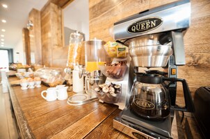 Café da manhã com buffet todos os dias (EUR 10 por pessoa)